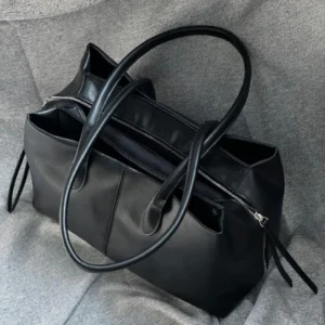 Mat zwarte Noa commuter tote op een bank