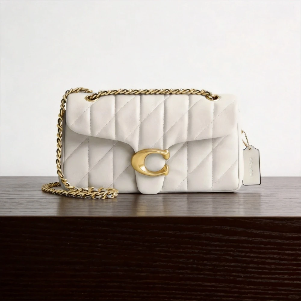 Witte Nora Gewatteerde Crossbody met goudkleurige hardware