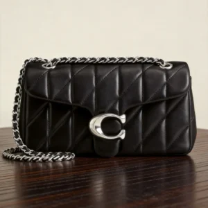 Zwarte Nora Gewatteerde Crossbody met zilverkleurige hardware