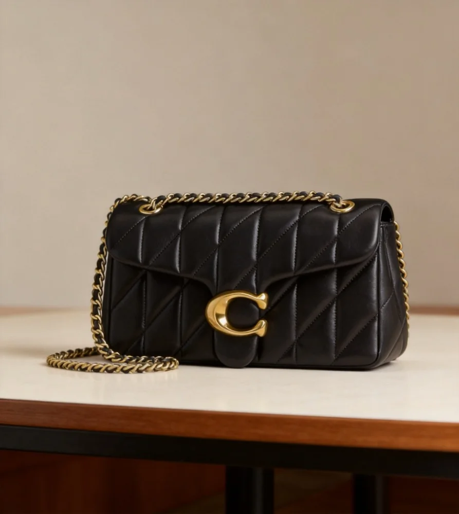 Zwarte Nora Gewatteerde Crossbody met goudkleurige hardware