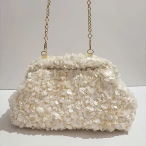 Ivoorkleurige Iris Parelclutch met goudkleurige ketting