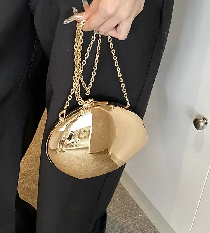 Loes Schelpclutch